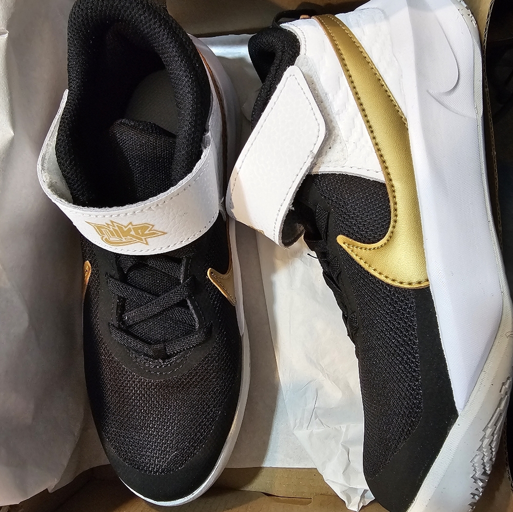 Nike Team Hustle D10